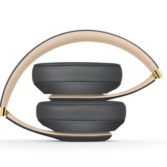 Beats Studio3 Wireless Headphones - Gray and Gold - Picture 2 of 3